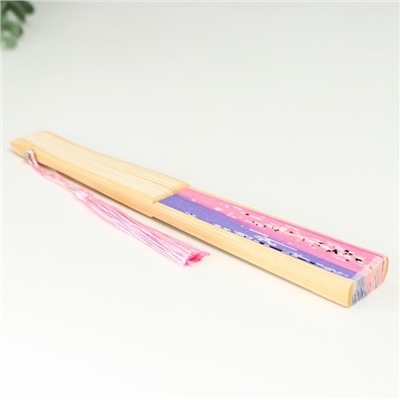Веер бамбук, текстиль h=21 см "Бабочки в сакуре" сиренево-розовый, с кисточкой