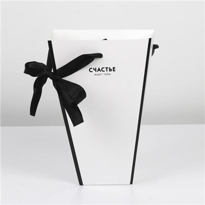 Коробка для цветов на лентах «Шанель», 17 х 25 х 9 см