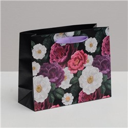Пакет ламинированный горизонтальный «Цветы», 22 × 17.5 × 8 см