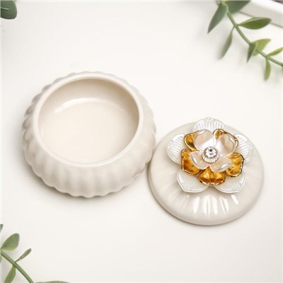 Шкатулка керамика "Белая лилия с золотом" 7х8х8 см